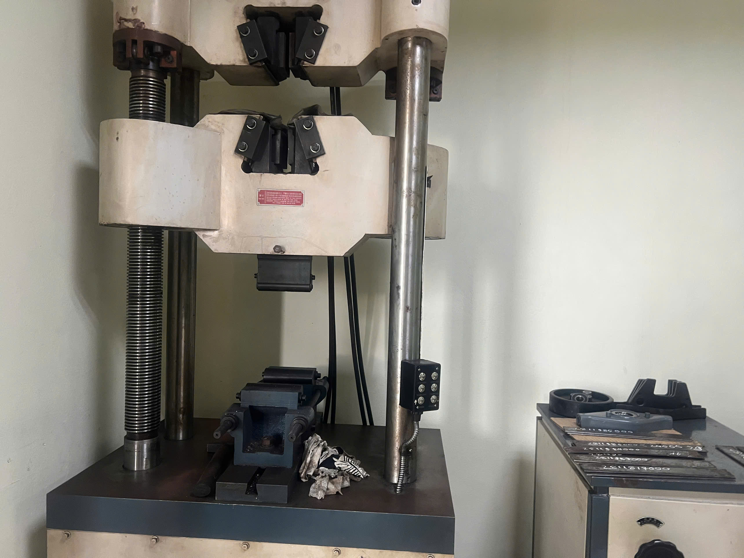 Universal Testing Machine.jpg